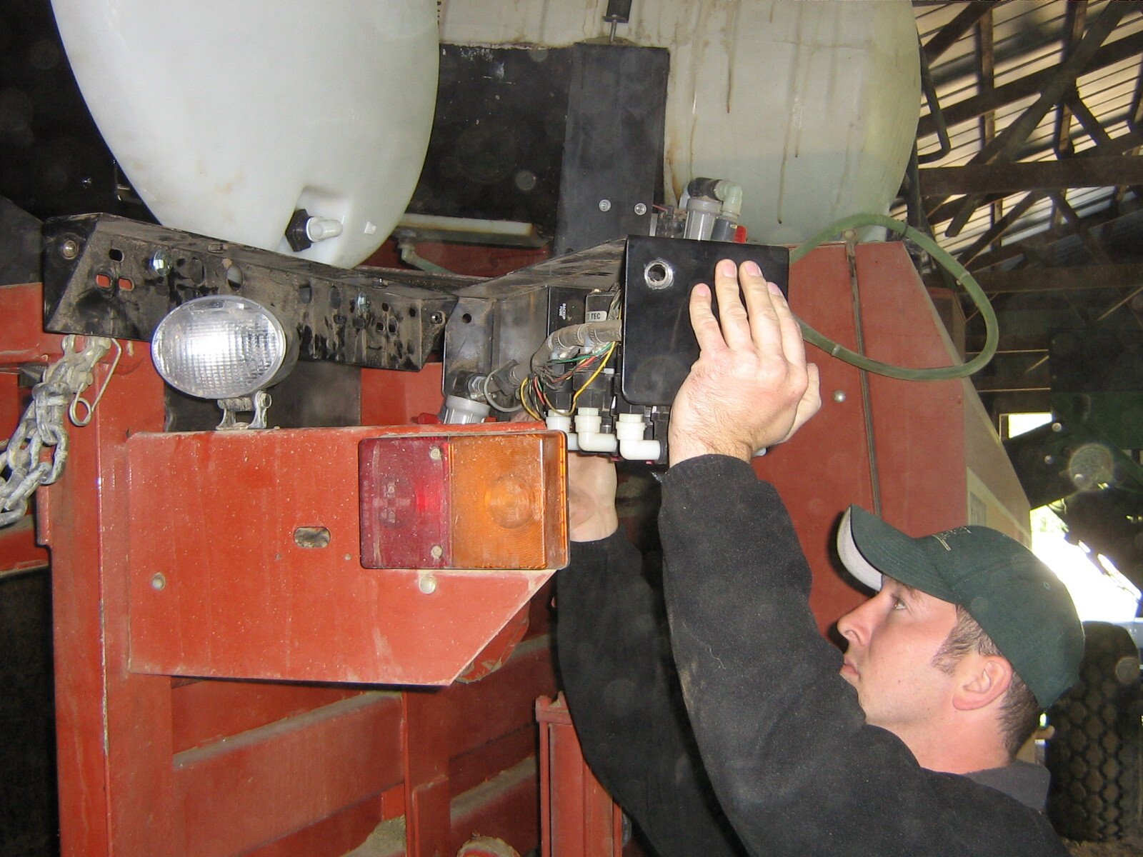 Old Agco 110 gal 022