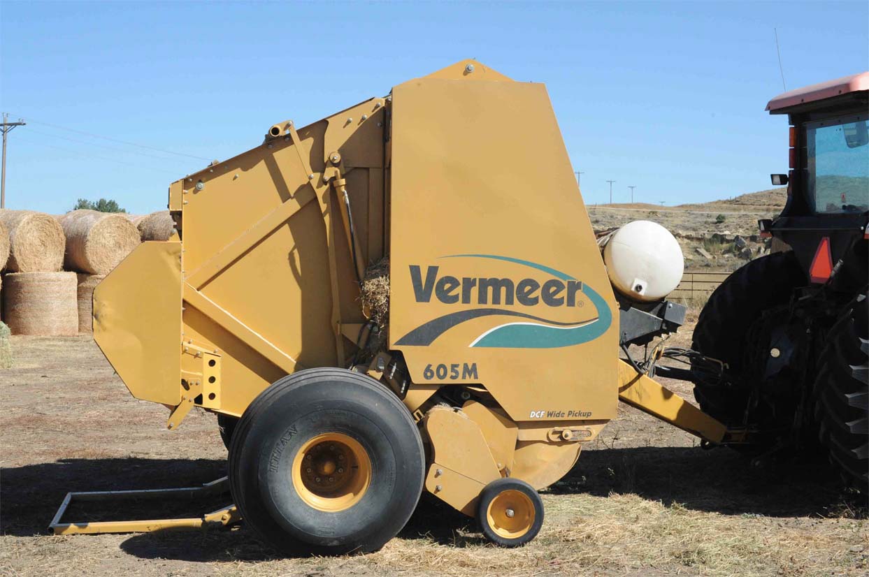 Vermeer baler with app-1